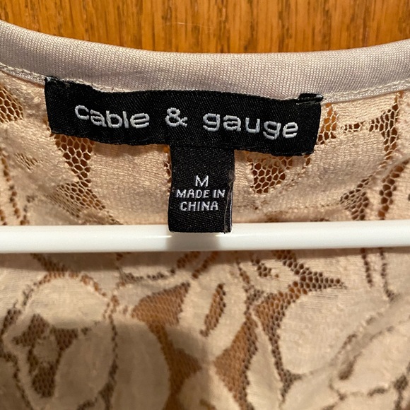 Cable & Gauge Women’s Sleeveless Top with Under Layer - Picture 3 of 7